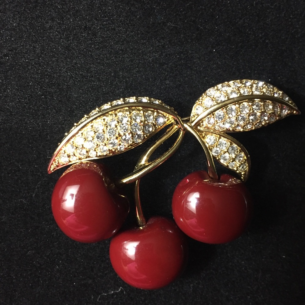 NWOT Joan Rivers Cherries brooch/looks so real!